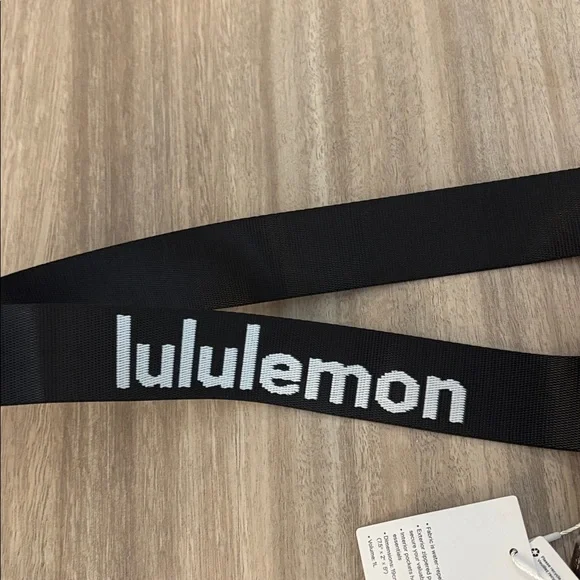 New Lululemon Logo Everywhere Belt Bag 1L Black - Picture 5 of 7